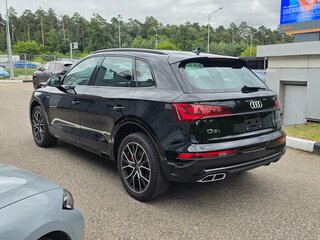 2025 Audi Q5 L 45 TFSI II (FY) Рестайлинг, чёрный, 5890000 рублей, вид 4