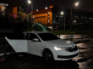 2017 Skoda Octavia III (A7) Рестайлинг, белый, 899000 рублей, вид 3