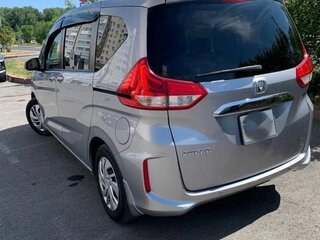 2021 Honda Freed II Рестайлинг, серебристый, 1340000 рублей, вид 4