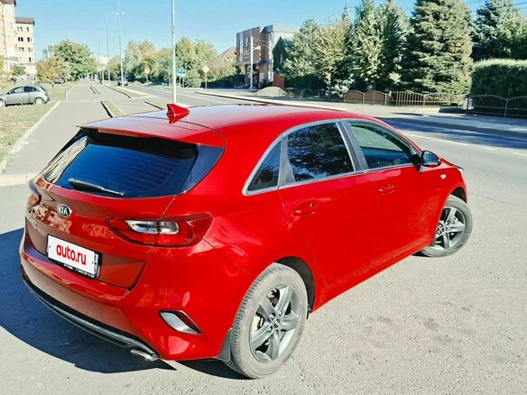 2018 Kia Ceed III, красный, 1750000 рублей - вид 2