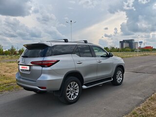 2022 Toyota Fortuner II Рестайлинг, серый, 6050000 рублей, вид 4