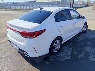 2021 Kia Rio IV Рестайлинг, белый, 1260000 рублей, вид 5