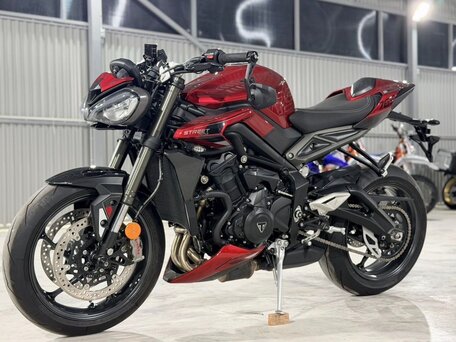 2023 Triumph Street Triple, красный, 1370000 рублей, вид 2