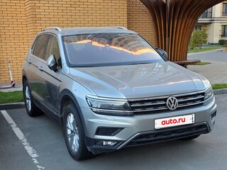 2017 Volkswagen Tiguan II, серебристый, 2600000 рублей, вид 2