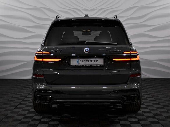 2025 BMW X7 40d I (G07) Рестайлинг, серый - вид 3
