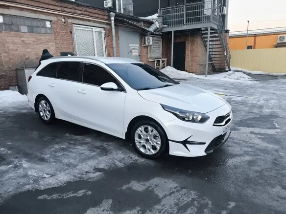 2021 Kia Ceed III Рестайлинг, белый, 2200000 рублей - вид 1