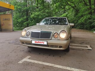 1995 Mercedes-Benz E-Класс 230 II (W210, S210), золотистый, 250000 рублей, вид 3