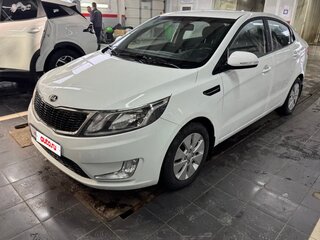 2013 Kia Rio 5-speed III, белый, 890000 рублей, вид 1
