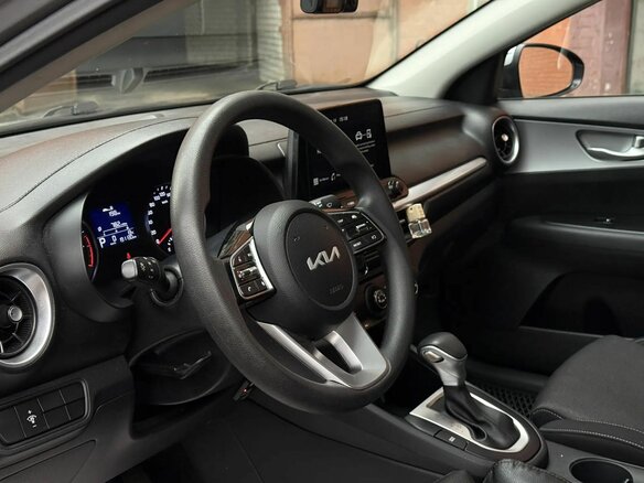 2022 Kia Cerato IV Рестайлинг, серый, 1350000 рублей - вид 12