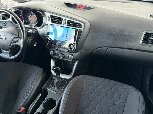 2015 Kia Ceed II, бежевый, 925000 рублей - вид 10