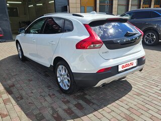 2018 Volvo V40 II Рестайлинг, белый, 1860000 рублей, вид 3