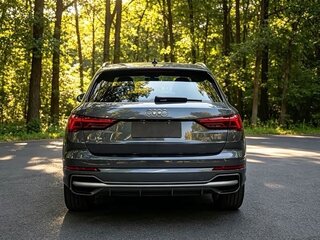 2022 Audi Q3 35 TFSI II (F3), серебристый, 2420000 рублей, вид 4
