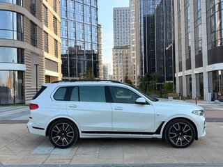 2020 BMW X7 30d I (G07), белый, 9500000 рублей, вид 3