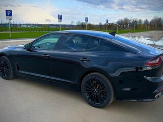 2018 Kia Stinger I, чёрный, 2099000 рублей, вид 4