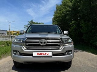 2017 Toyota Land Cruiser 200 Series Рестайлинг 2, серебристый, 5390000 рублей, вид 2