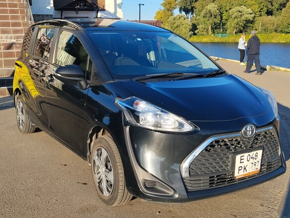 2020 Toyota Sienta II Рестайлинг, чёрный, 1370000 рублей