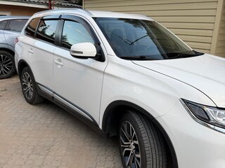 2015 Mitsubishi Outlander III Рестайлинг 2, белый, 1550000 рублей, вид 3