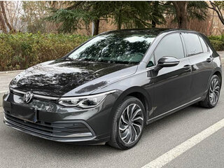 2023 Volkswagen Golf VIII, чёрный, 1517000 рублей, вид 1
