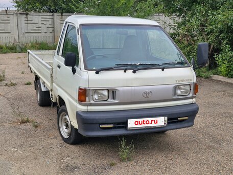 1998 Toyota TownAce, белый, 800000 рублей, вид 1