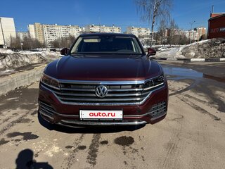 2019 Volkswagen Touareg III, пурпурный, 5190000 рублей, вид 1