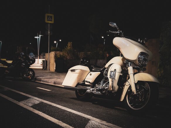 2011 Harley-Davidson Electra Glide, белый, 975000 рублей - вид 16
