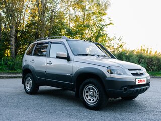 2017 Chevrolet Niva I Рестайлинг, серебристый, 600000 рублей, вид 2
