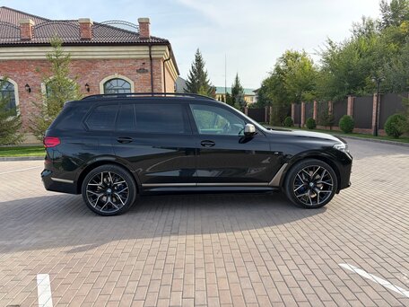 2021 BMW X7 M50i I (G07), чёрный, 8490000 рублей, вид 5