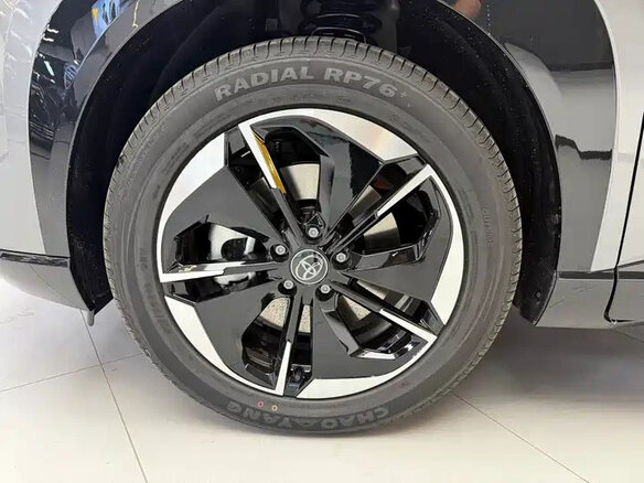 2026 Toyota bZ3X 58.3 kWh, серебристый - вид 16