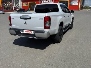 2018 Mitsubishi L200 V Рестайлинг, белый, 3800000 рублей, вид 2