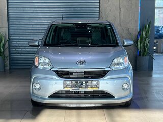 2018 Toyota Passo III Рестайлинг, серебристый, 945000 рублей, вид 2