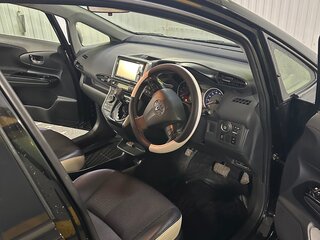 2017 Toyota Wish II Рестайлинг, чёрный, 1900000 рублей, вид 2