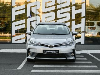 2018 Toyota Corolla XI (E160, E170, E180) Рестайлинг 1, серебристый, 1399000 рублей, вид 3