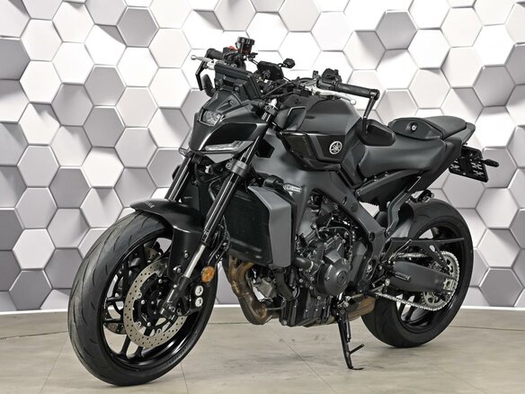 2024 Yamaha MT-09 (FZ-09), чёрный, 1075000 рублей - вид 1