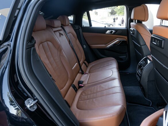 2021 BMW X6 40i III (G06), чёрный, 8380000 рублей - вид 6