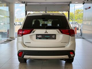 2016 Mitsubishi Outlander III Рестайлинг 2, белый, 2257000 рублей, вид 4