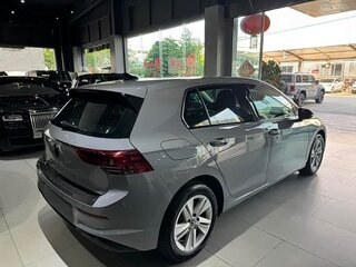 2022 Volkswagen Golf VIII, серый, 1650000 рублей, вид 5