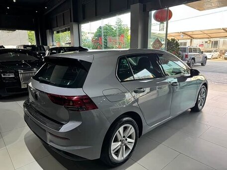 2022 Volkswagen Golf VIII, серый, 1650000 рублей, вид 5