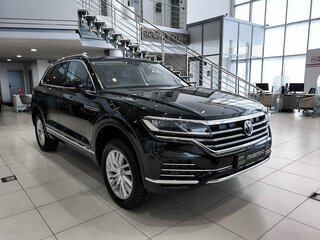 2020 Volkswagen Touareg III, чёрный, 4080000 рублей, вид 3