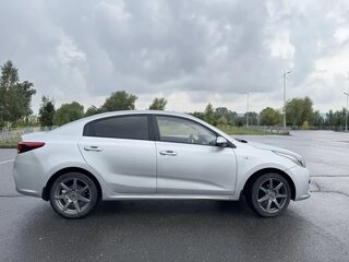 2019 Kia Rio IV, серый, 1350000 рублей, вид 4