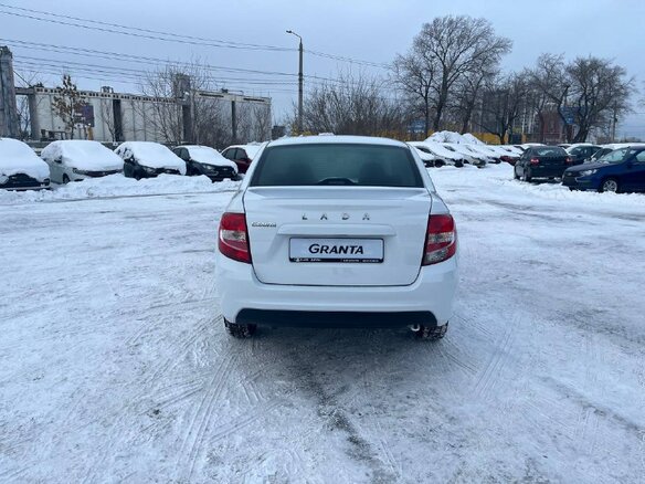 2026 Lada (ВАЗ) Granta I Рестайлинг, белый - вид 3