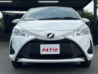 2019 Toyota Vitz III (XP130) Рестайлинг 2, белый, 1010000 рублей, вид 2