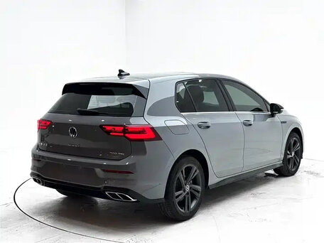 2022 Volkswagen Golf VIII, серый, 2000000 рублей, вид 2