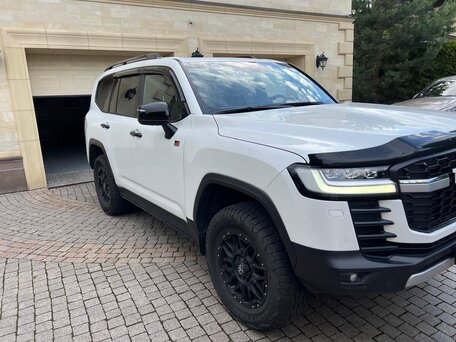 2022 Toyota Land Cruiser 300 Series, белый, 10900000 рублей, вид 2