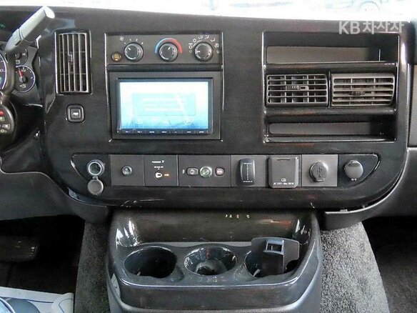 2017 Chevrolet Express II, серый, 10500000 рублей - вид 16