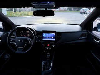 2021 Hyundai Solaris II Рестайлинг, серебристый, 1840000 рублей, вид 5