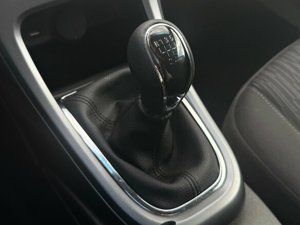 2013 Opel Astra GTC J Рестайлинг, белый - вид 17