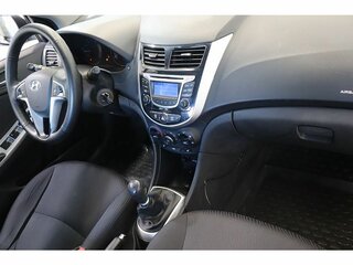 2013 Hyundai Solaris I, синий, 581000 рублей, вид 5