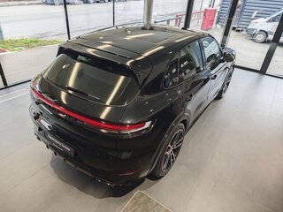 2026 Porsche Cayenne GTS III Рестайлинг, чёрный, 28490000 рублей, вид 3