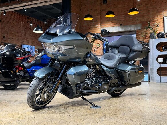 2026 Harley-Davidson Road Glide Limited, серый, 4950000 рублей - вид 2