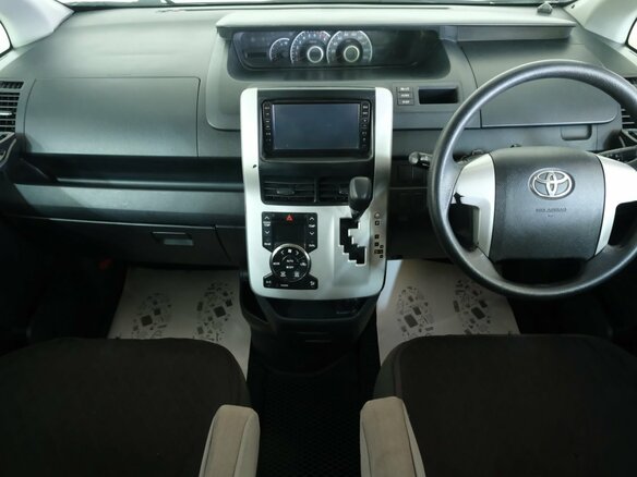 2010 Toyota Noah II (R70), белый, 1159000 рублей - вид 10